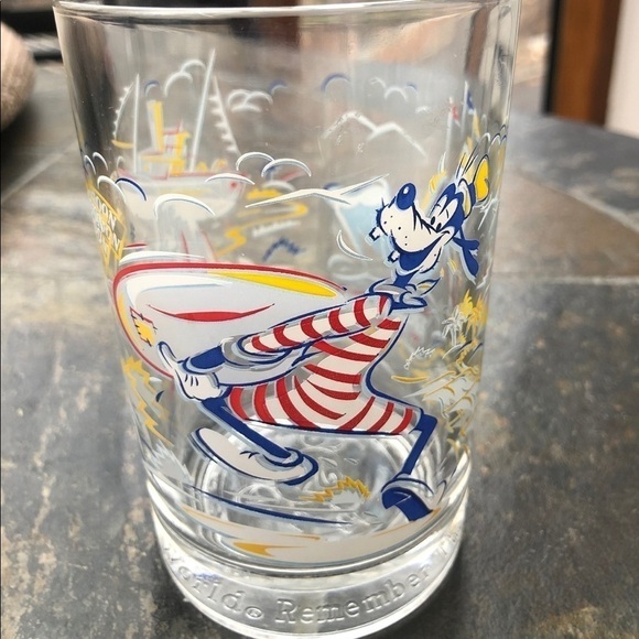 Goofy typhoon lagoon glass - Picture 1 of 5